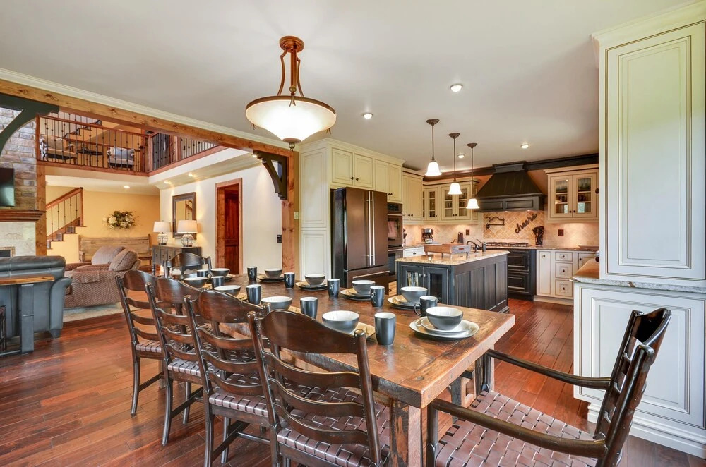 Mossy Brook - 6 Br home by RedAwning