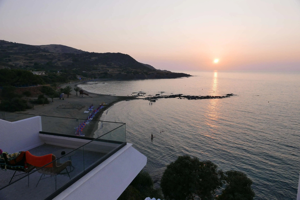 E. J. Pyrgos Bay Hotel