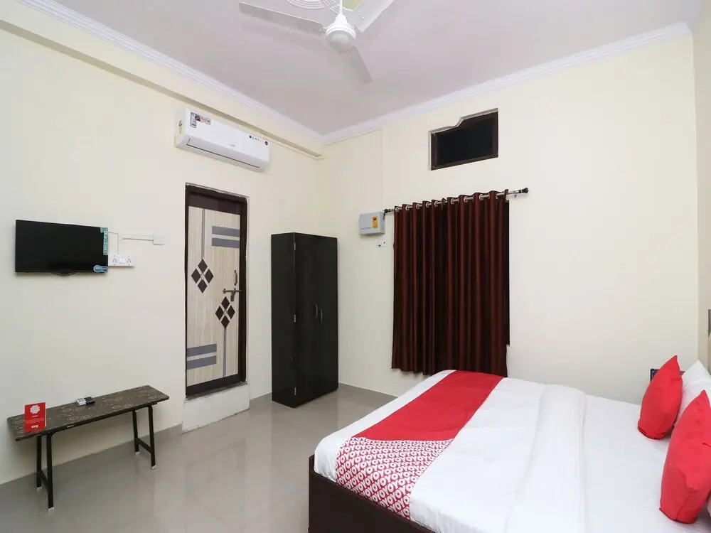 OYO 24823 Amrit Guest House