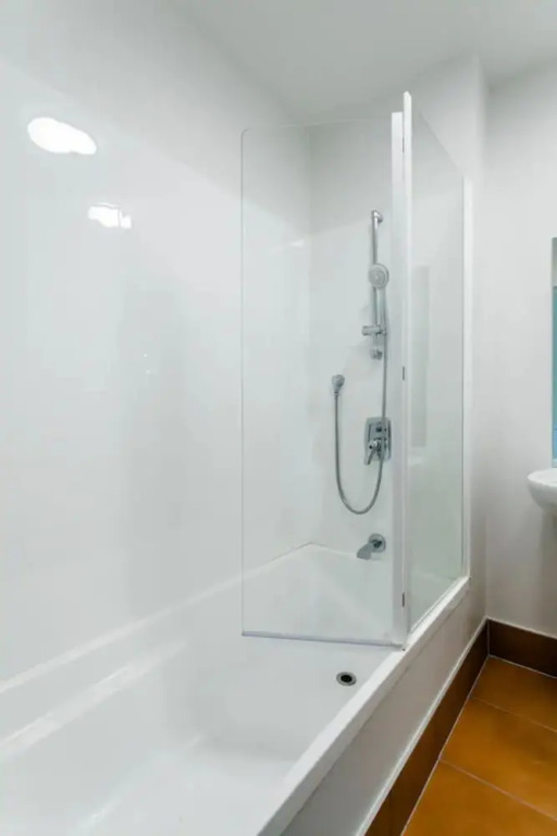 Gorgeous 3 Bedroom Townhouse with Car Park