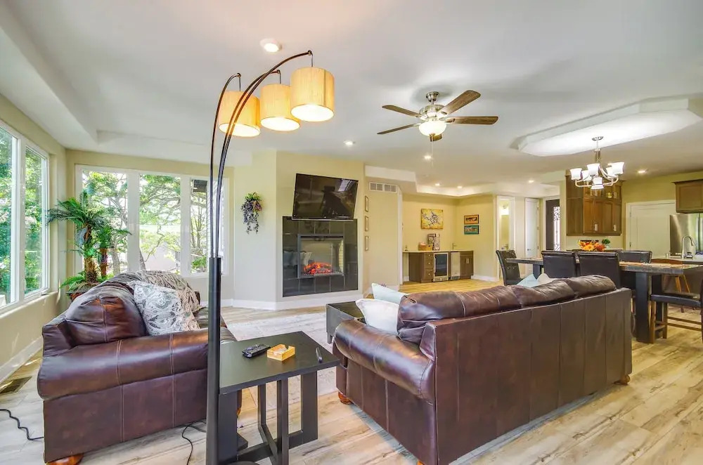 Lakefront Osage Beach Retreat w/ Boat Slip!