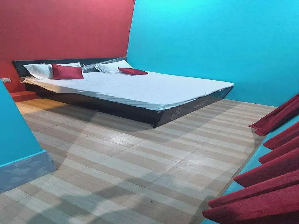 POP 70153 Hotel New City Residency