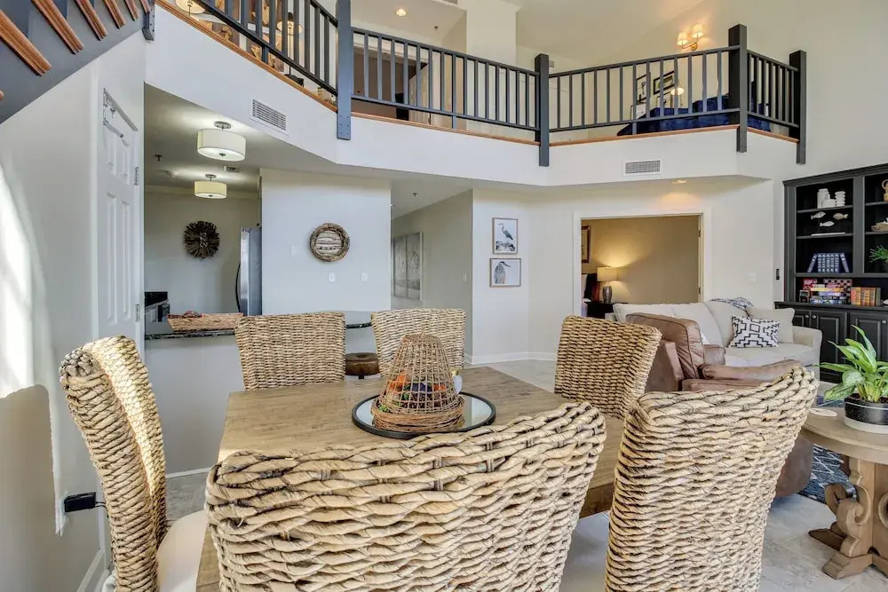 Lakefront Condo 3 Mi to Historic Guntersville!