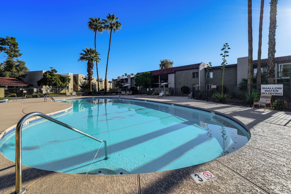 Pool Access & Private Patio! Prime Arcadia Condo