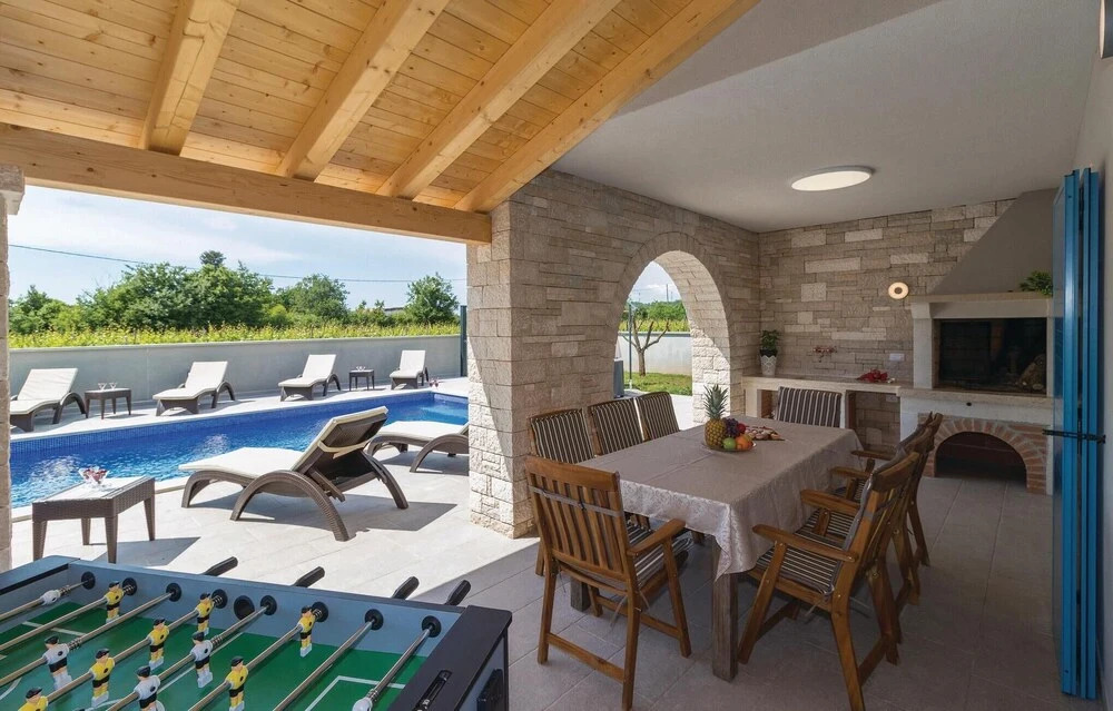 Gorgeous Home In Radeki Polje With Sauna