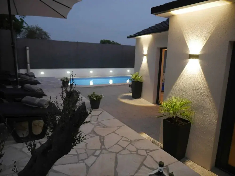 Shadesofblue M & M Sleeps 4 With Pool