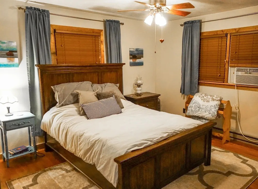 Mountain Hideaway At 4,000 - Hot Tub & Deck! 3 Bedroom Home