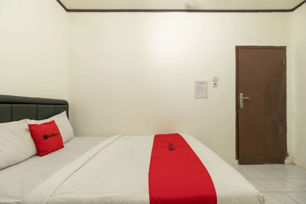 RedDoorz near Pondok Indah Water Park
