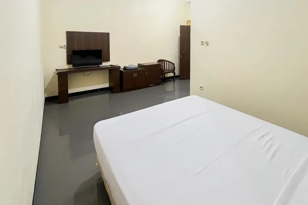 Urbanview Hotel Transit Near Bandara Sultan Hasanuddin
