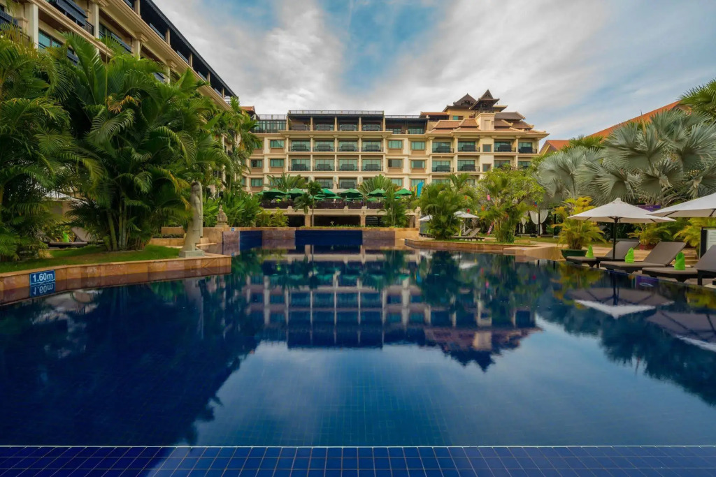 Angkor Miracle Reflection Club