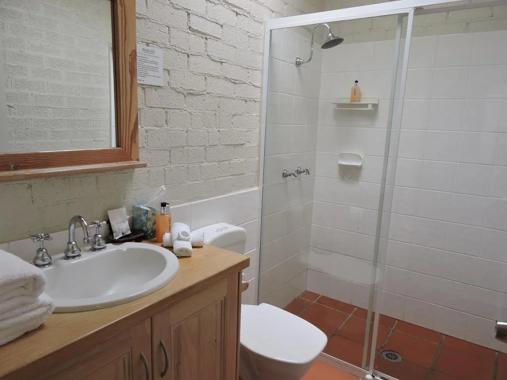 Thistle Hill Guesthouse - walk to many wineries and restaurants