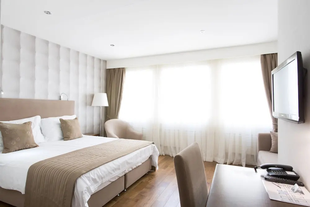 Hotel Alpha