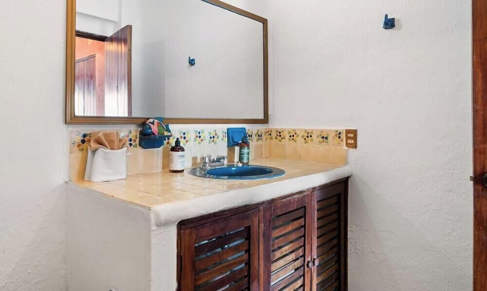 Ocean View 2Br Condo-balcony-beach-pool 710