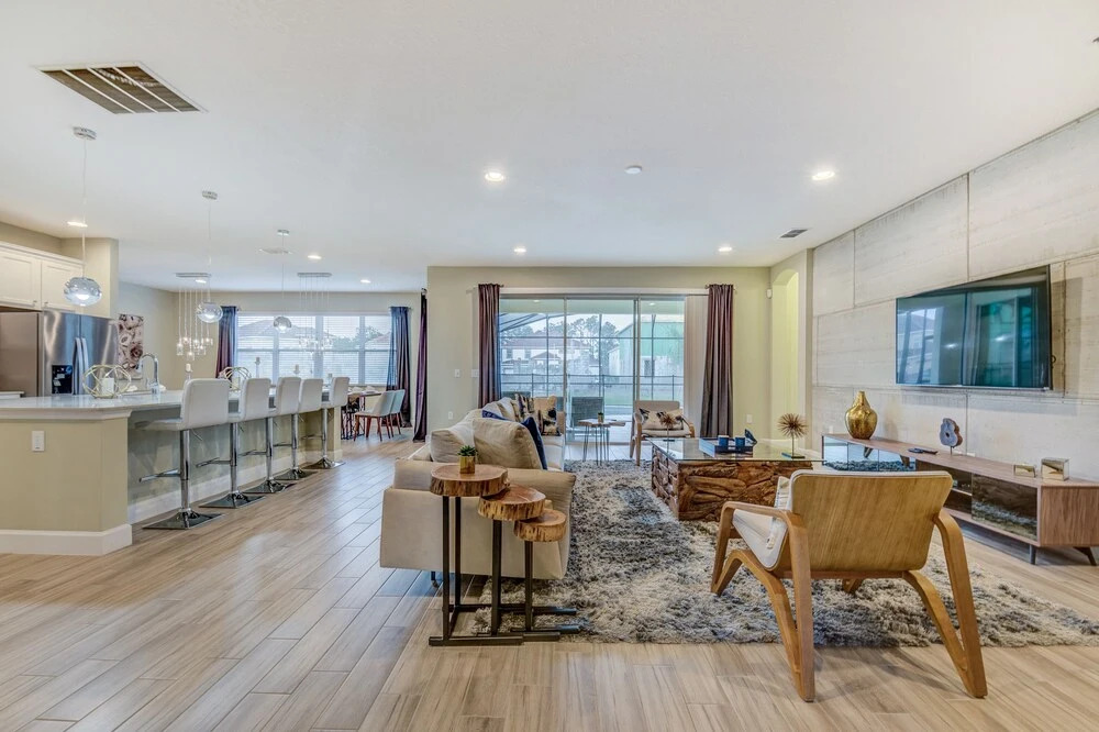 Solterra - 7004 Oak Wood Street