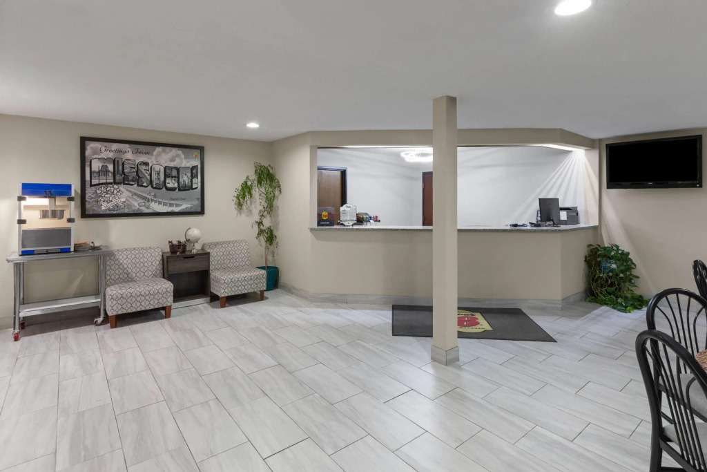 Super 8 by Wyndham Rock Port MO
