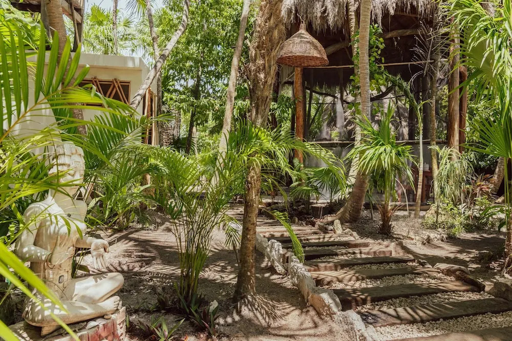Yaxchen Tulum Cabañas & Cenote