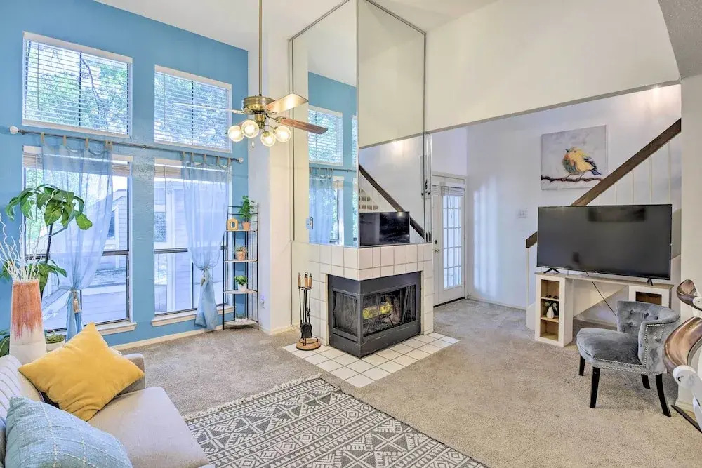 Cozy Irving Condo 15 Mi to Downtown Dallas!