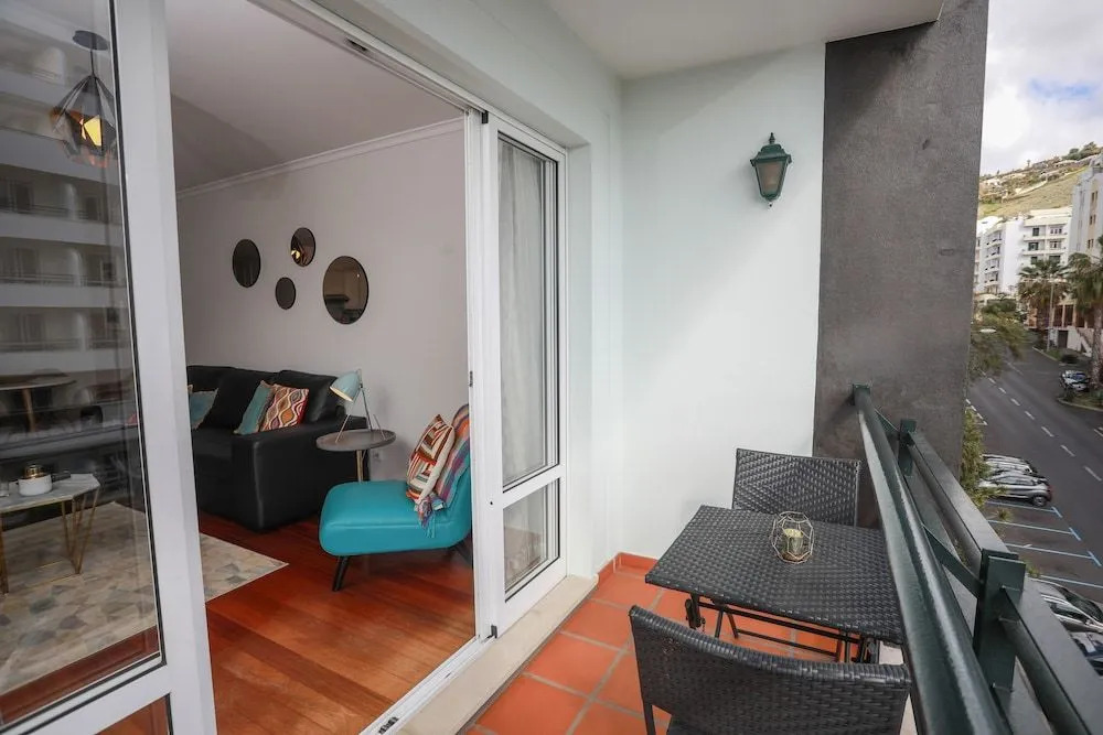 Forum Apartment by HR Madeira