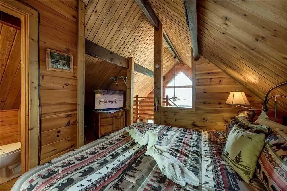 Smoky Mountain View 3 Bedroom Home with Hot Tub