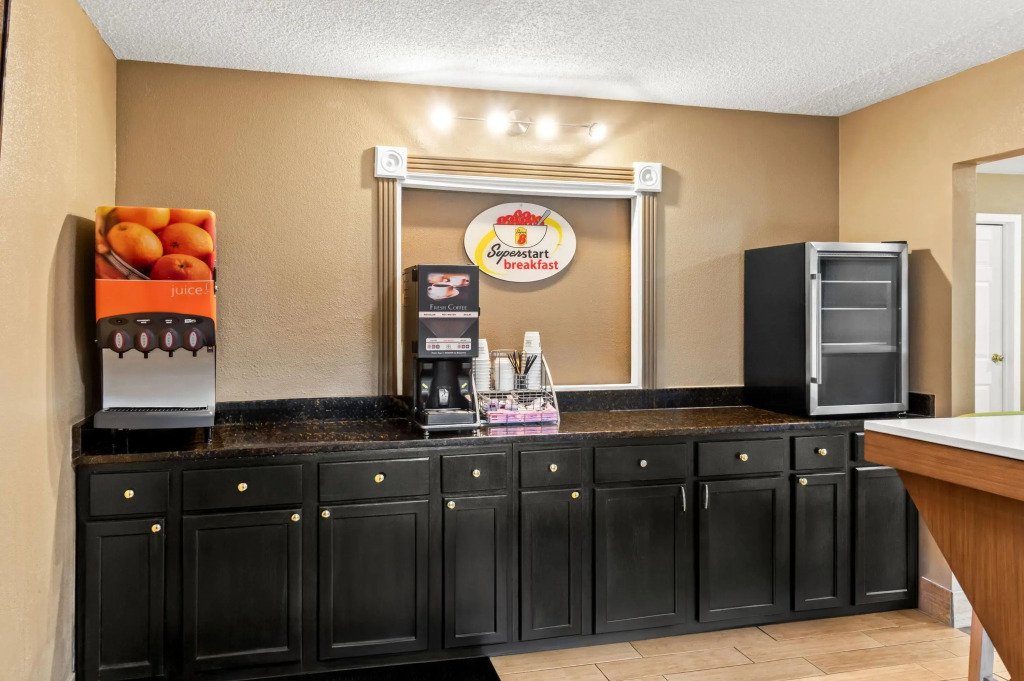 Super 8 by Wyndham Cincinnati/Springdale OH