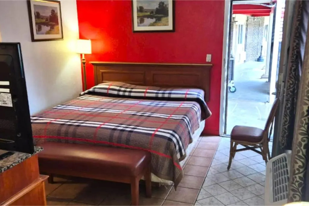 Saratoga Motel By Capital O Near Midway Airport Chicago IL
