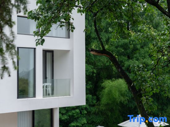 Anji Hong · Waterfall Rappelling · Cliff Pool Resort Homestay