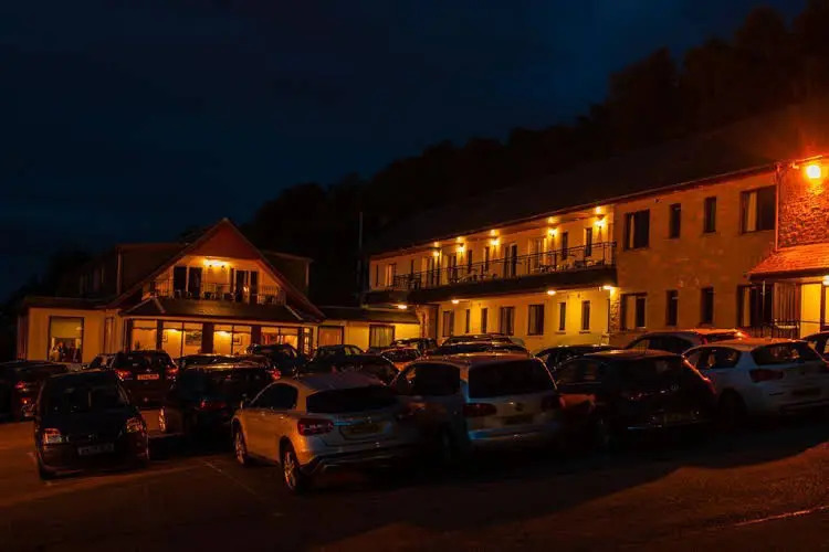Clan Macduff Hotel