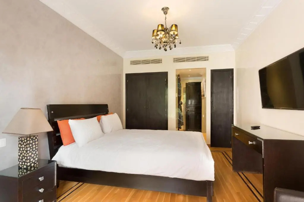 The Sapphire Apartment with Private Swimming Pool & Hot Tub - Hivernage Quarter - By Goldex Marrakech