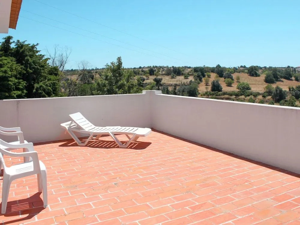 Neves I Guia in Guia