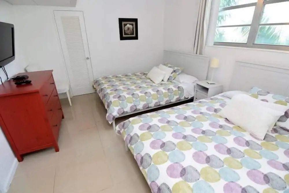 Hallandale Condo, Partial Ocean View Direct Beach and Pool Access Hollywood Beach
