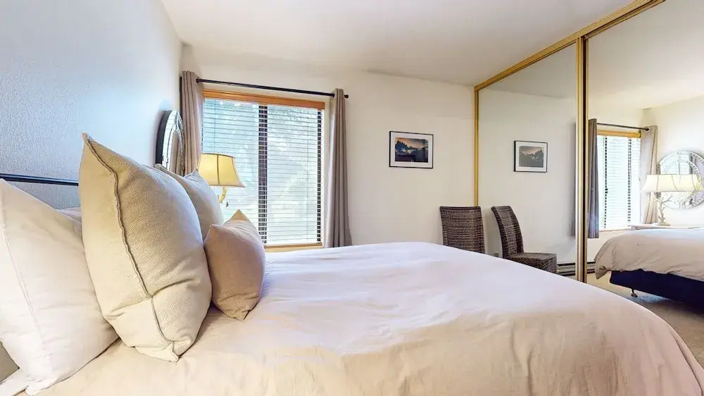 Snowflower #75 3 Bedroom Condo by RedAwning