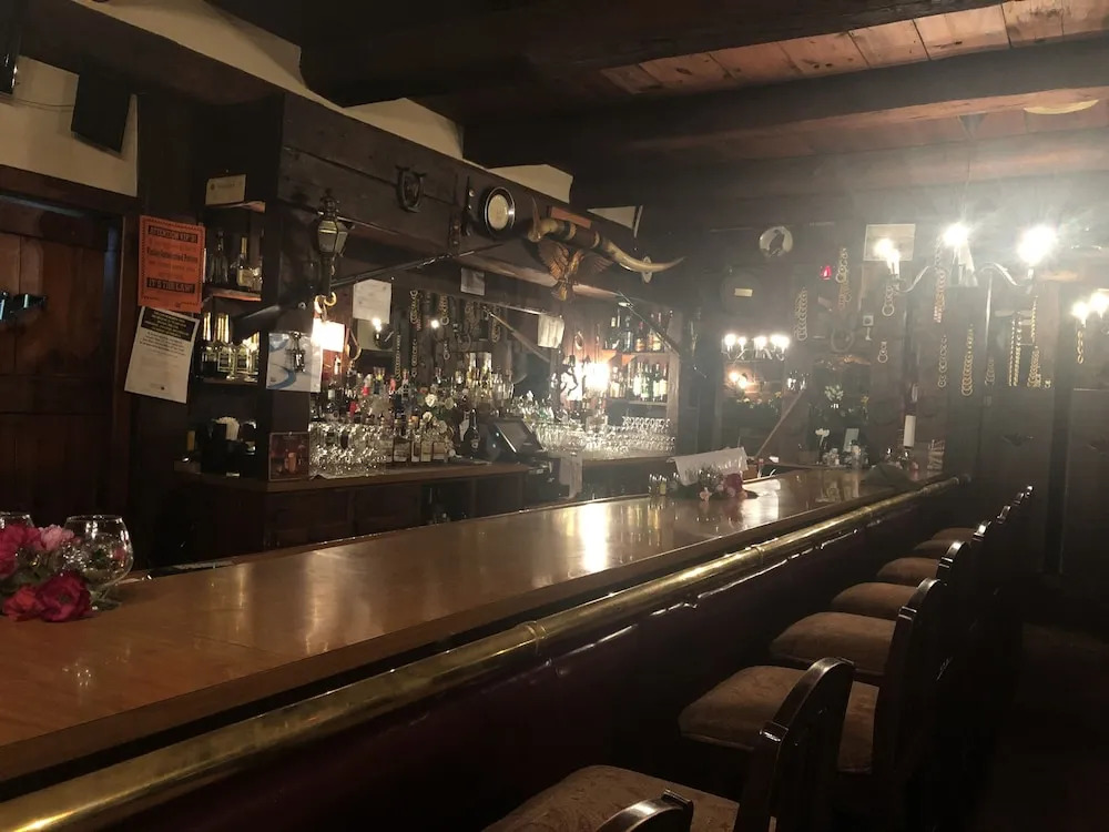 Gold Eagle Inn