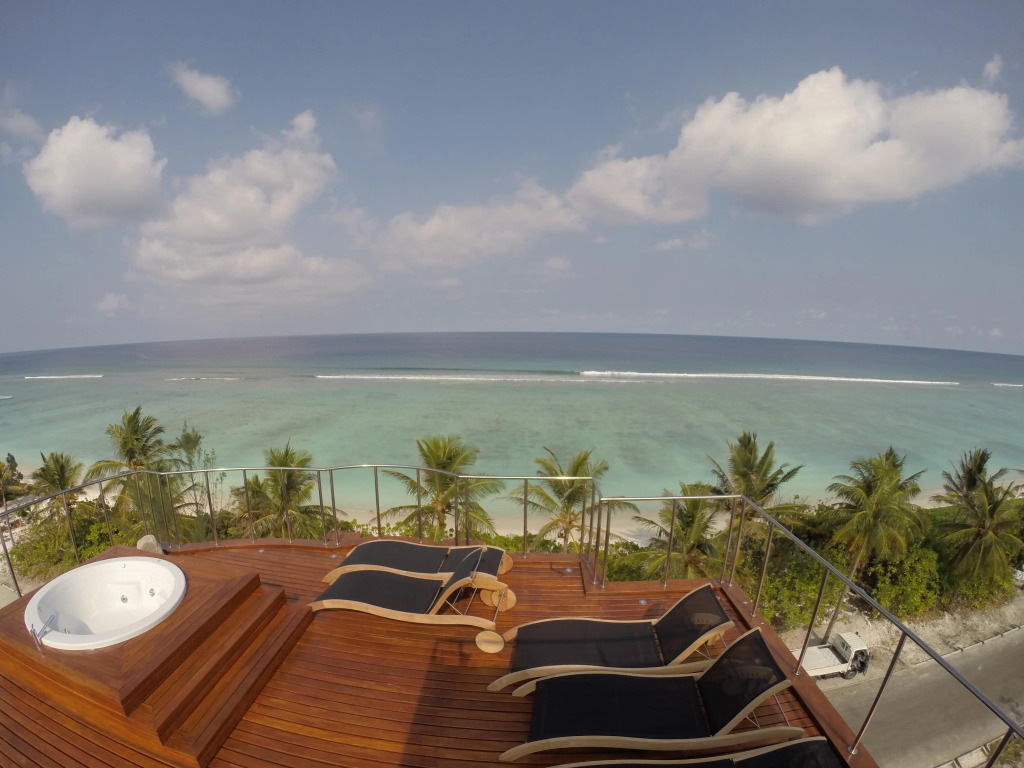 Airport Beach Hotel