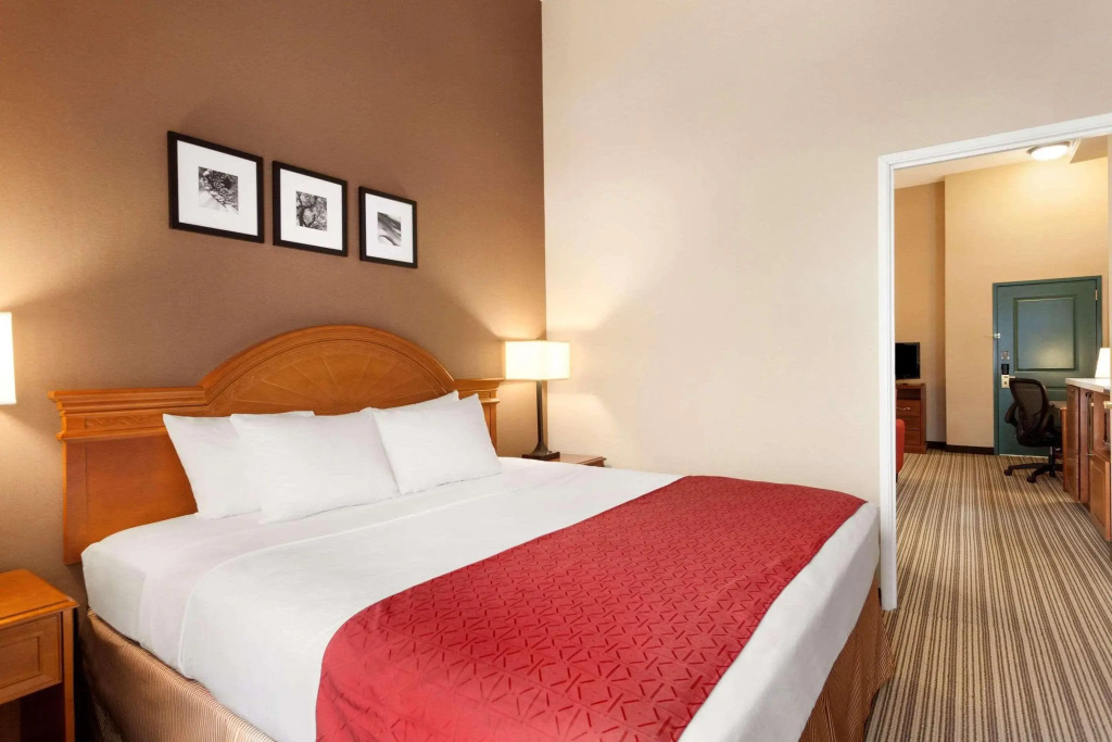 Country Inn & Suites by Radisson, Bel Air-Aberdeen, MD