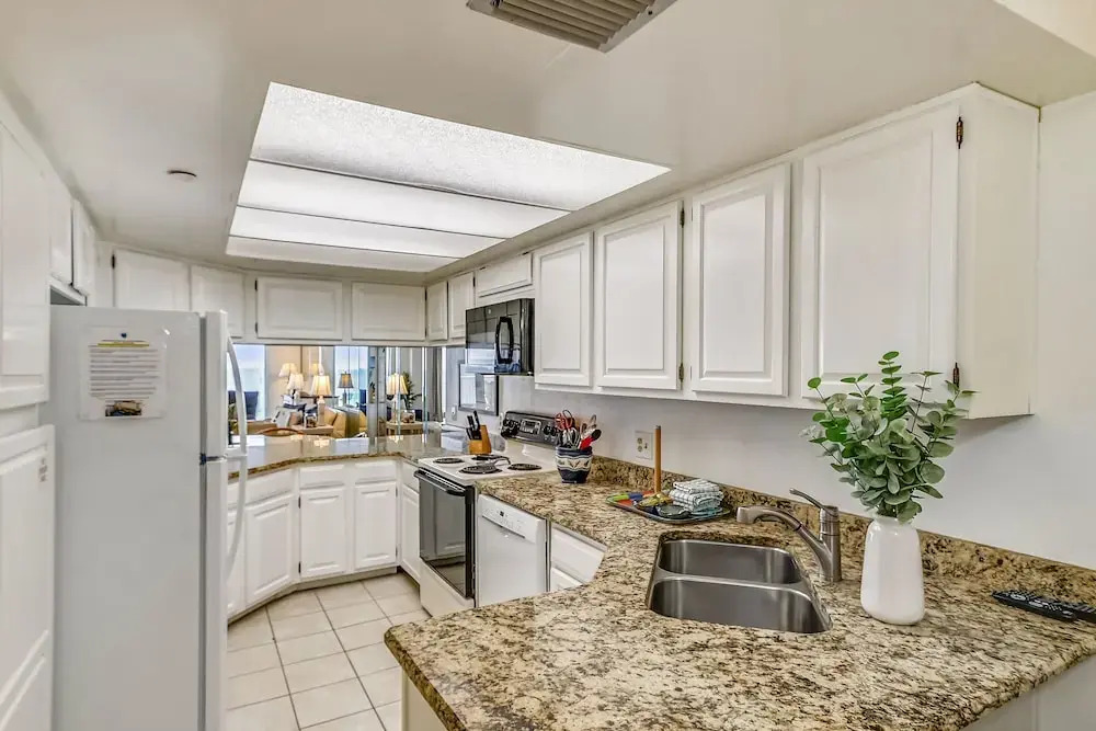 Inlet Reef 602 2 Bedroom Condo by RedAwning