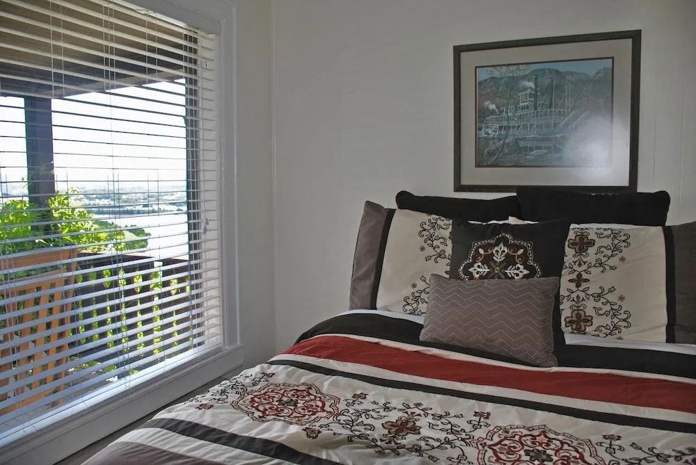 RiverView Inn