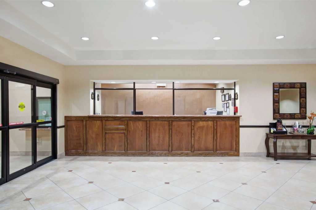 Super 8 by Wyndham IAH West/Greenspoint