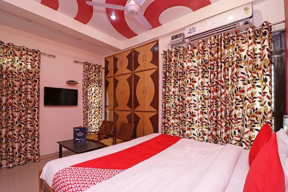 OYO 23302 New Delhi Guest House