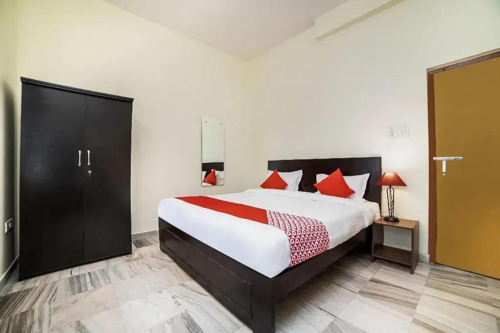 Cyber Suites by OYO Rooms