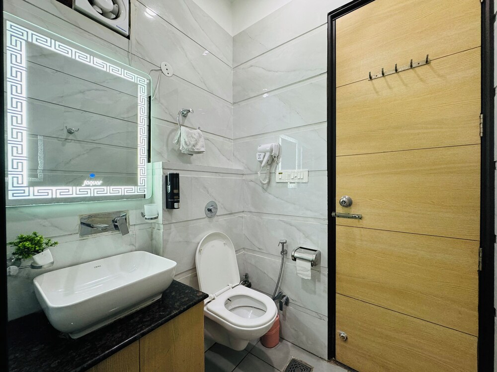 HolidayVilla - 1st Japanese Pod, Rooms & Suites - Green Avenue Amritsar