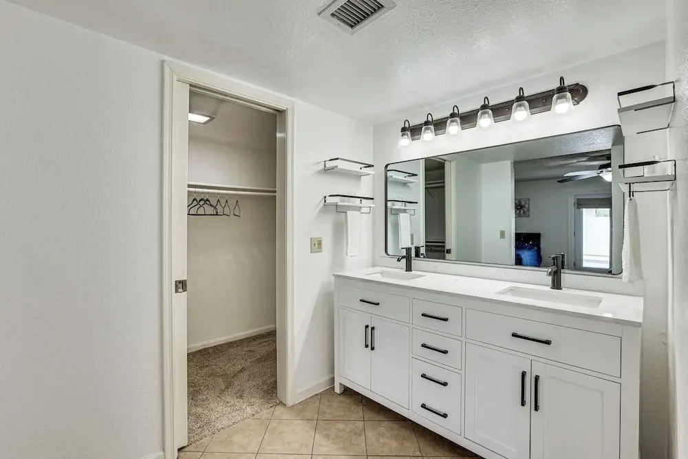 8 Mi to State Farm Stadium! Poolside Retreat