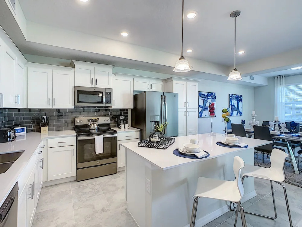 Updated Condo, 5 mi to Disney, On-site Water Park!