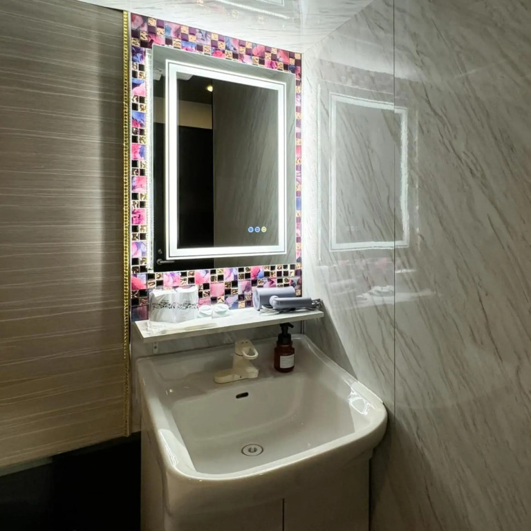Hotel Amethyst