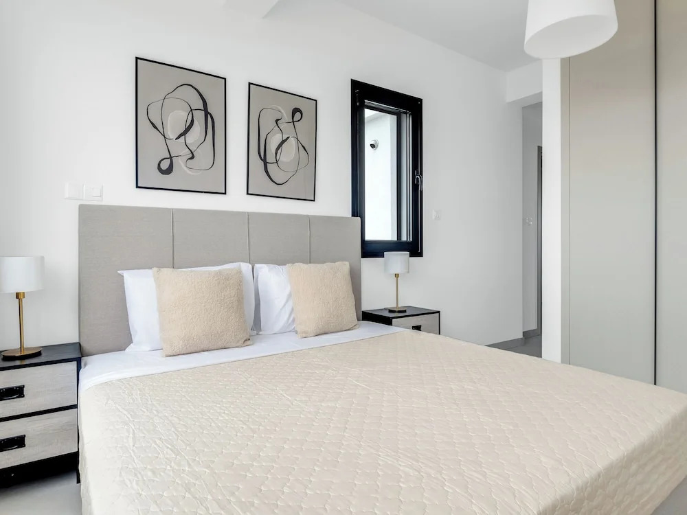 Sanders Elgio - Neat 3-bdr Apt With Rooftop