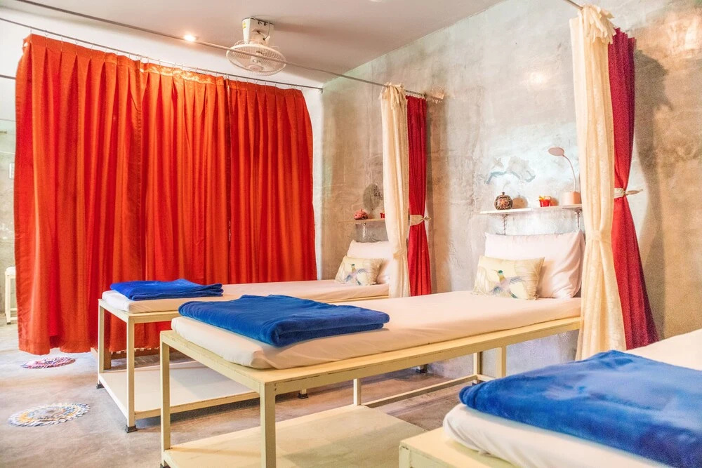 OYO 617 Tira Hostel chalong Phuket