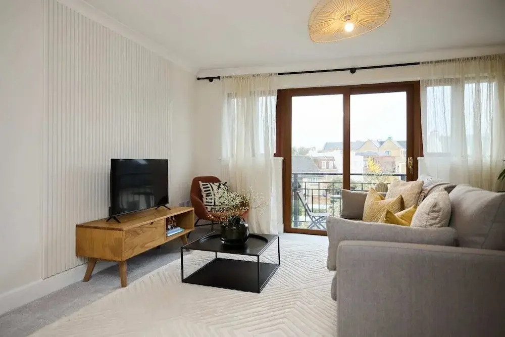 The Isleworth Place - Stunning 1bdr Flat With Balcony
