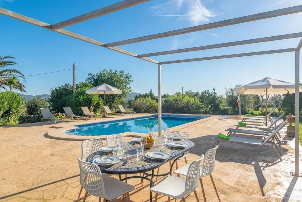 N Amera in Santa y With 5 Bedrooms and 5 Bathrooms