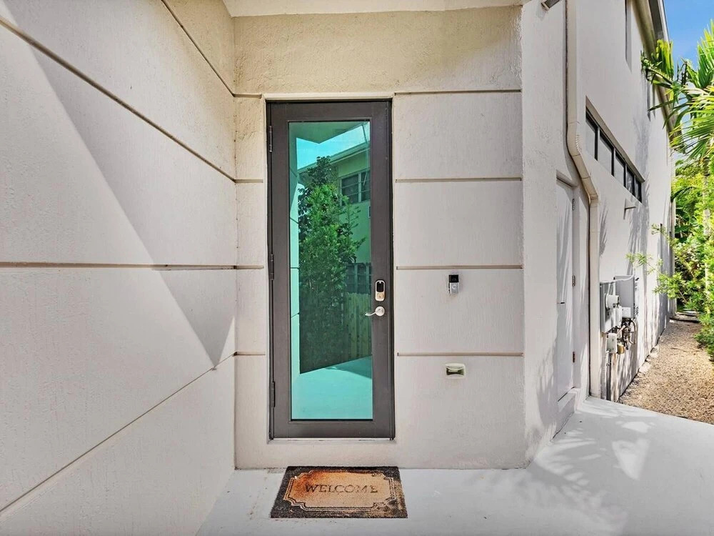 New Luxurious Home 3 Min to Beach Walk to Las Olas