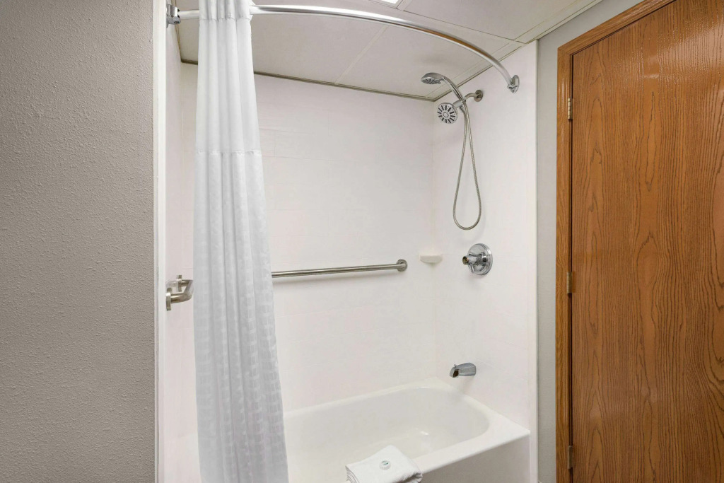 AmericInn by Wyndham Branson & Conference Center