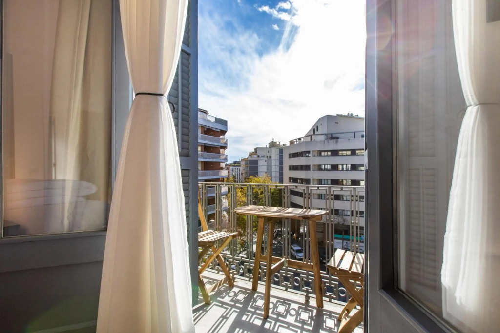 Majestic 4BR/4BATH apartment in Sagrada Familia area